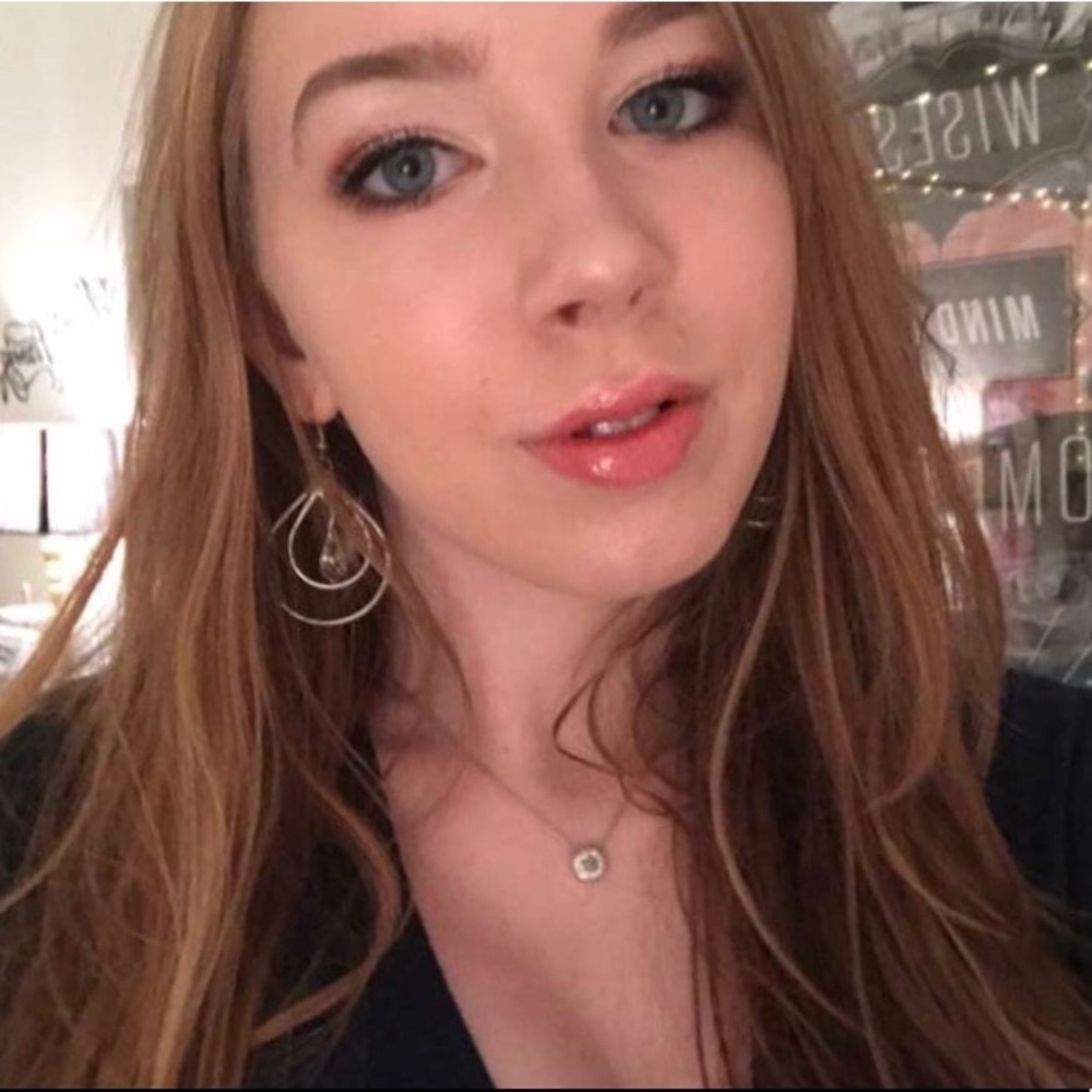 Meet your Posher, Caitlin